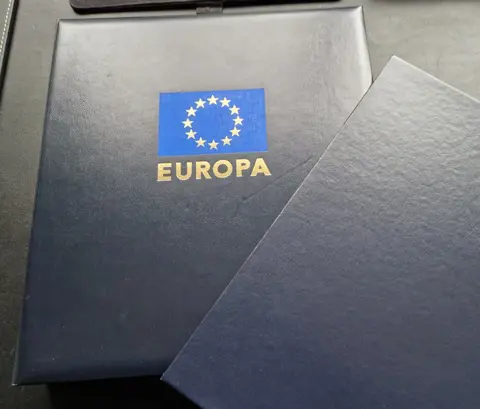 Europa CEPT 1980/2002 - Hoogwaardige en ver gevorderde collectie in 4 luxe en aansluitende DAVO albums + cassettes - Michel