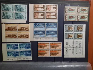 Italiaanse Republiek 1946/1964 - Blocks of four of the period on (complimentary) stock book - Sassone