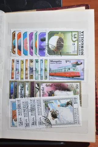 Wereld - Partij in een flinke doos met stockboeken en een Album