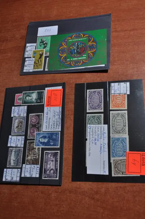 Wereld - Uitzoekpartij met o.a. Postfris, Vellen, insteekkaarten, enveloppen, bakjes, kistjes en veel meer