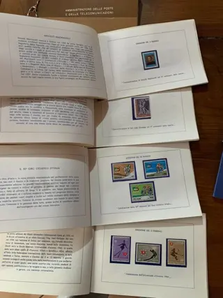 Italiaanse Republiek 1966/1986 - 12 complete and official Poste Italiane books, period 1966-1986