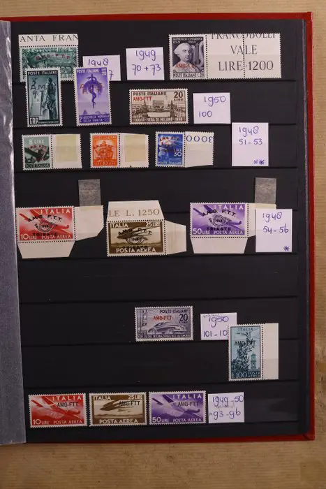 San Marino + Triest - zone A 1877/1961 - Collectie in 2 rondzendboekjes, stockboek + blok San Marino - Michel 700