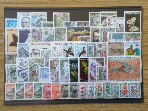 Andorra 1961/1980 - 20 complete years of standard use stamps, airmail and tax stamps - Yvert 153A à 290 sans les timbres non émis, PA 5 à 8, taxe 42 à 52