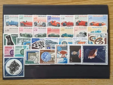 Monaco 1965/1974 - 10 complete years of stamps, including airmail, souvenir sheets and pre-cancelled stamps - Yvert 664 à 1002 sans les timbre non émis, PA 84 à 99, BF 8 et 9, Préoblitérés 27 à 33