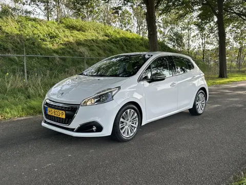 Peugeot 208 1.6 BlueHDi Blue Lease Executive | Navigatie | LED | Bluetooth | Clima | Org. NL |  Zuin