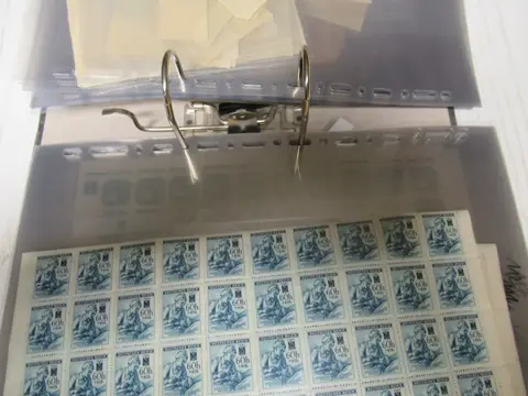 100 nieuwe originele verpakkingshoezen voor postzegelvellen buiten 275 x 325 mm (BxH), onder en - New