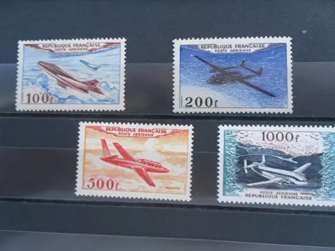 Frankrijk 1936/1977 - Nice lot of old and semi modern airmail stamps including the 1954 Prototype series etc. - Y et T ( 9, 10, 37,30 à 33) etc ...
