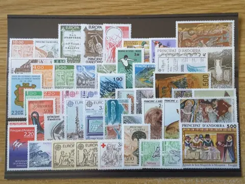 Andorra 1981/1999 - 19 complete years of standard use and tax stamps - Yvert 291 à 524 sans les timbres non émis, et Taxe 53 à 62