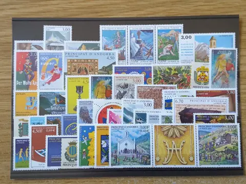 Andorra 1991/2002 - 12 complete years of standard use stamps and booklets - Yvert 400 à 574 sans les timbres non émis, et carnets 4 à 11