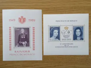 Monaco 1989/1993 - 5 complete years of standard use stamps including Europa blocks, pre-cancelled and booklets - Yvert 1663 à 1914 sans les timbres non émis, BF 46, 49, 52, 57 et 61, préos 102 à 113, carnets 3 à 8