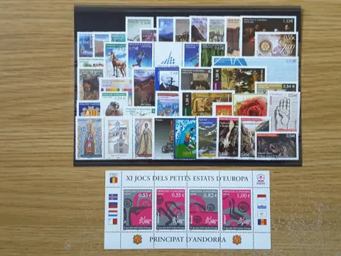Andorra 2000/2009 - 10 complete years of standard use stamps - Yvert 525 à 680 sans les timbres non émis