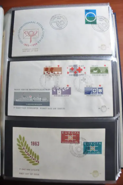 Nederland - Partij FDC's in diverse albums