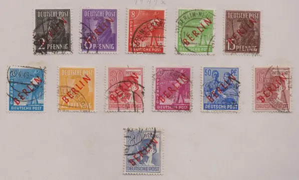 Berlijn 1948/1949 - “Red overprint”, complete, and “black overprint” short set up to 84&nbsp;pfennigs - Michel 1-16, 21-34