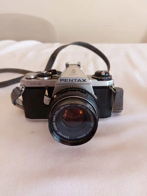 Pentax ME Objetivos 50mm 1:1.7 y 28mm 1:2.8 con Flash Soltron 133