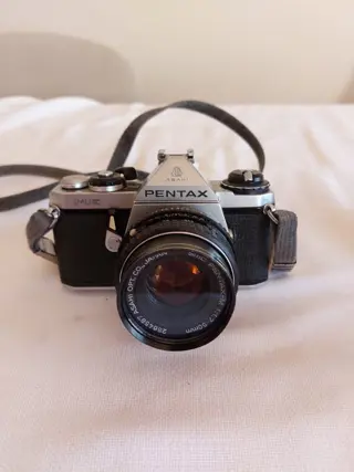 Pentax ME Objetivos 50mm 1:1.7 y 28mm 1:2.8 con Flash Soltron 133