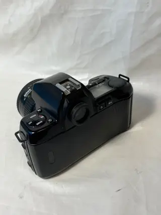 Nikon F-801 spiegelreflex camera + lens AF 35/70 mm