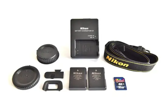 Nikon D5100 + Nikon AF-S DX Nikkor 18-55mm f/3.5-5.6G EDVR + Battery Grip + Lowepro Bag# EXCELLENT #