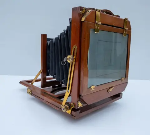 R.H.White 'The Dutches' Half Plate Mahony Field Camera