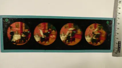 19 middelgrote glaasjes voor de toverlantaarn + 5 strips