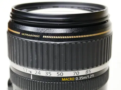 Canon EF-S 17-85mm f/4-5.6 IS USM