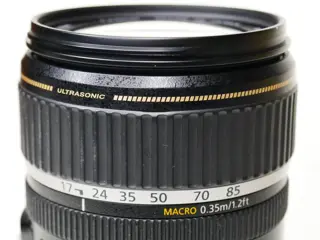 Canon EF-S 17-85mm f/4-5.6 IS USM