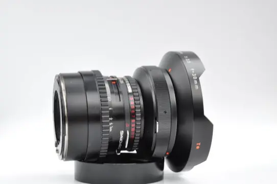 Hasselblad, Carl Zeiss F Distagon 30mm f/3.5 RED T* **GOED LEZEN**