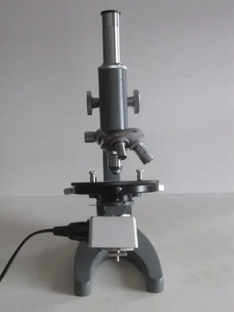 Euromex, Arnhem - Zesvoudige studie- en ziekenhuis-microscoop L-101 met Lomo/Zeis-lenzen en 900x vergroting