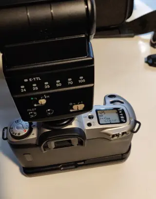 Canon EOS500N + objectif Cosina 28-300mm 4.0-6.3 + Accessoires