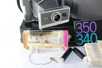 Polaroid 2 Automatic 100 Land Camera y Automatic 340 Land Camera + maletín original e Instrucciones