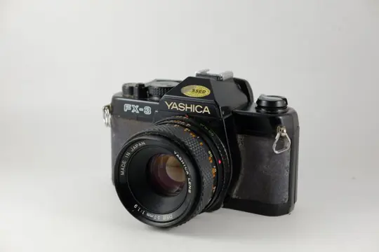 Yashica FX-3 + 1,9/50mm + 3,5-4,5/35-70mm + 4,5/75-200mm (si prega di leggere - please read!)