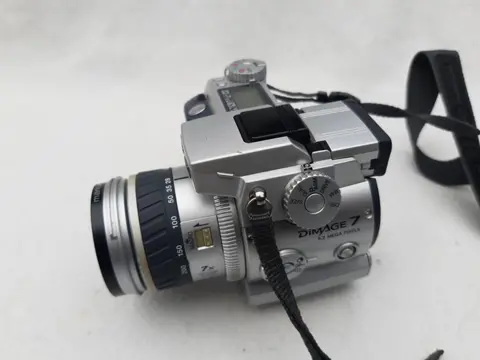 Minolta DiMAGE 7 + GT Lens 7.2-50.8 mm 1:2.8-3.5 APO