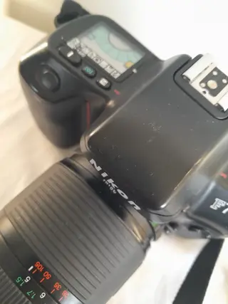 Nikon F70 + cosina 28-105mm F2.8-3.8