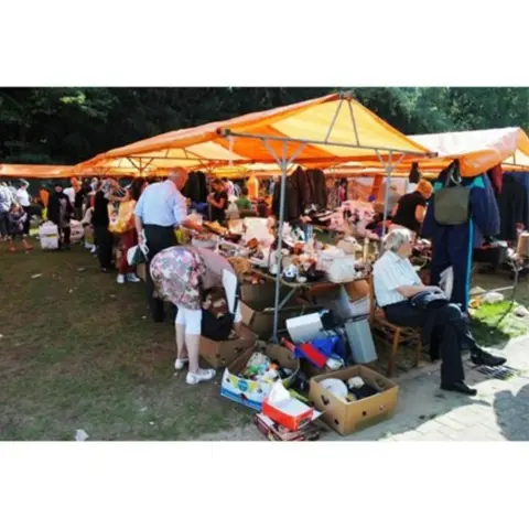 Nuenens grootste vlooienmarkt