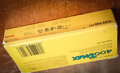 25 Films format35 et 120 : Kodak , Fuji , Ilfordet Konica Couleur et Noir et Blanc dont 1 Film ciné 9,5