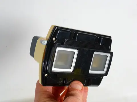 Stereoclic Bruguiere viewer met bijzondere kaarten van oud cruiseschip, Oost Berlijn, Monaco aquarium en meer