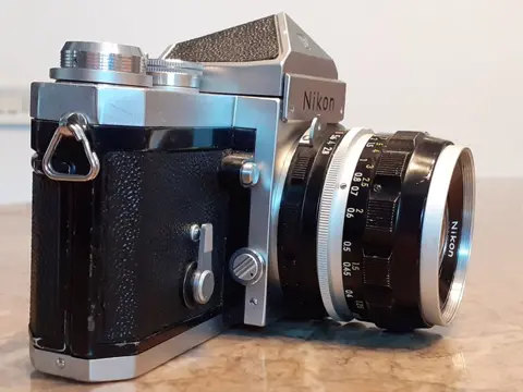 Nikon F + Nikkor -S35mm. f:2,8.