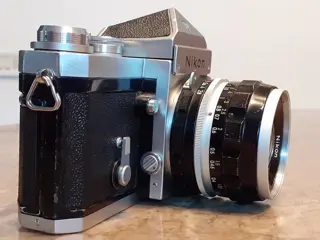 Nikon F + Nikkor -S35mm. f:2,8.