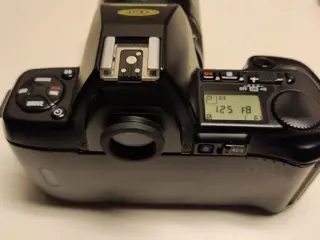 Nikon F-801 + 28-85mm F3.5/4 + 70-210mm F4-5.6 + Blitz SB 24 + Acc.