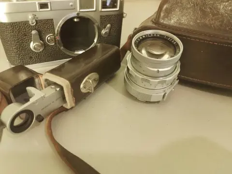 Leica M3 + Summicron 50mm F2.0 + goggles