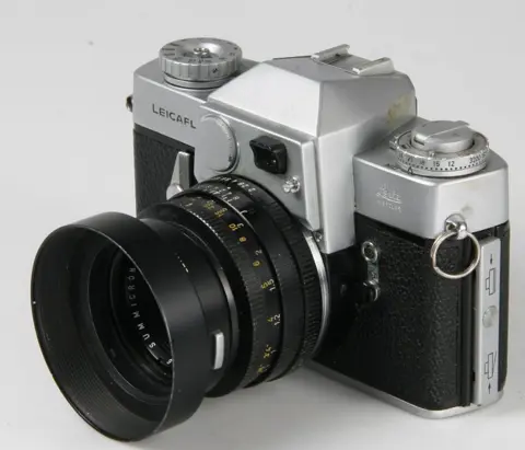 Leica Leicaflex + Summicron-R1:2 / 50mm