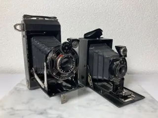 Kodak Six20 model c en een no2 folding film pack Hawk-eye