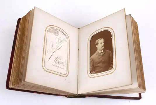 Early 25 CDV´s in photo album, leather bound