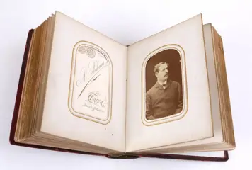 Early 25 CDV´s in photo album, leather bound