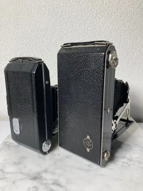 Kodak Kodak Six20 mod. A en een Kodak-six 16