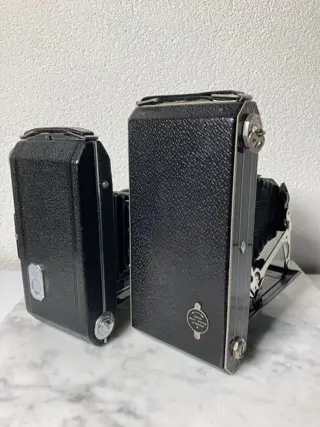 Kodak Kodak Six20 mod. A en een Kodak-six 16