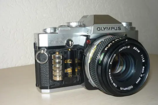 Olympus om-30 + Zuiko auto-s 50mm 1:1.8 + Olympus autofocus 35-70mm F4.0 (OM)