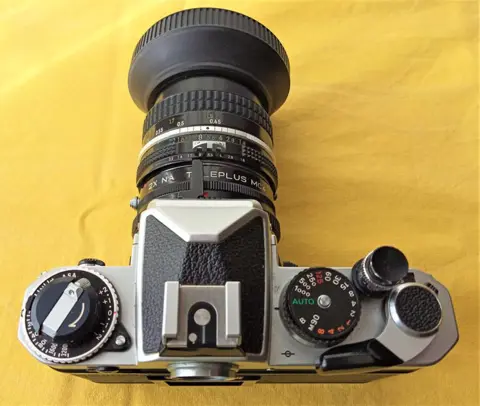 Nikon FE + 1,8/50mm + hood + Teleplus 2x Teleconverter + Acc.