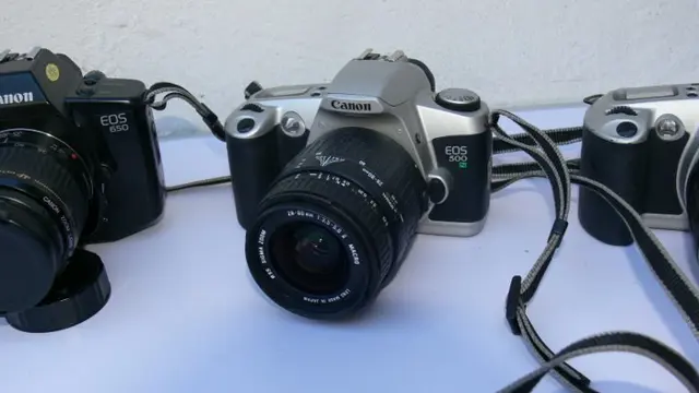 Canon 4x Canon EOS: 300, 500, 650, Rebel analog mit Objektiven und frischen Batterien