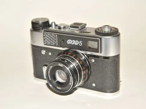 FED Russian camera FED 5.jpg