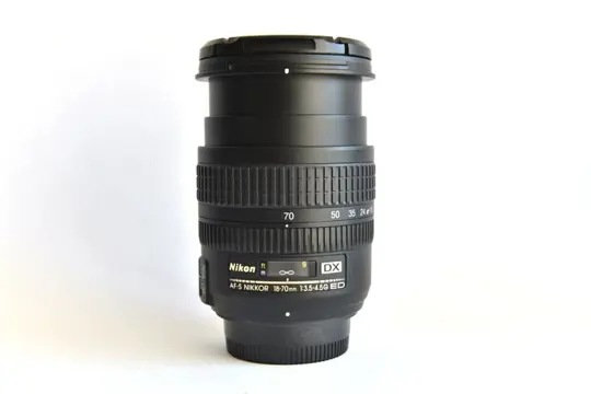 Nikon AF-S Nikkor 18-70mm f/3.5-4.5G ED IF SWM Aspherical